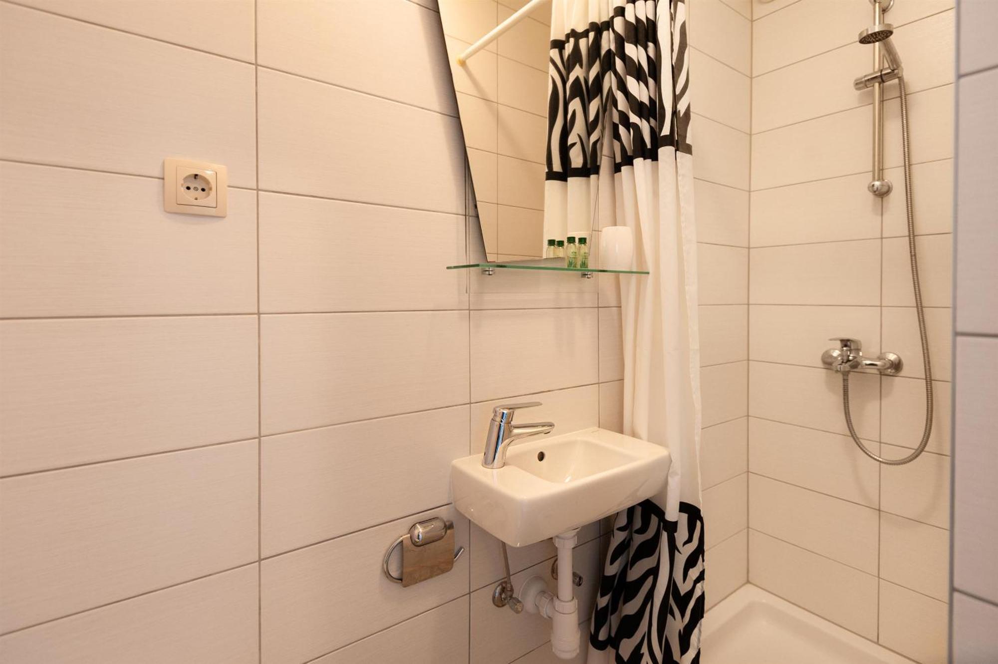 Apartments Antonija Omis Ngoại thất bức ảnh
