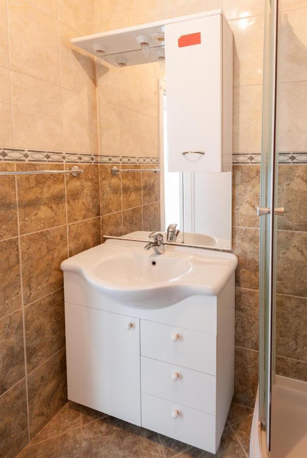 Apartments Antonija Omis Ngoại thất bức ảnh