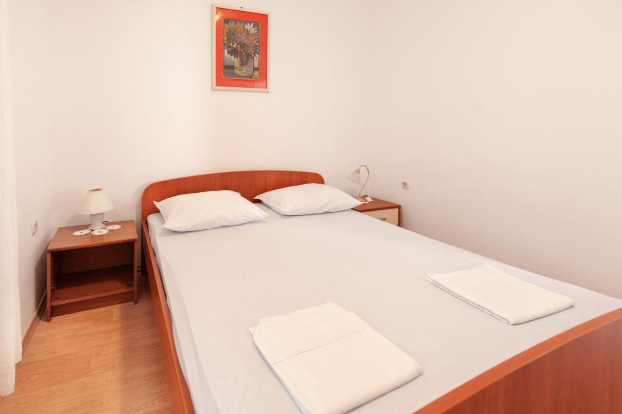 Apartments Antonija Omis Ngoại thất bức ảnh